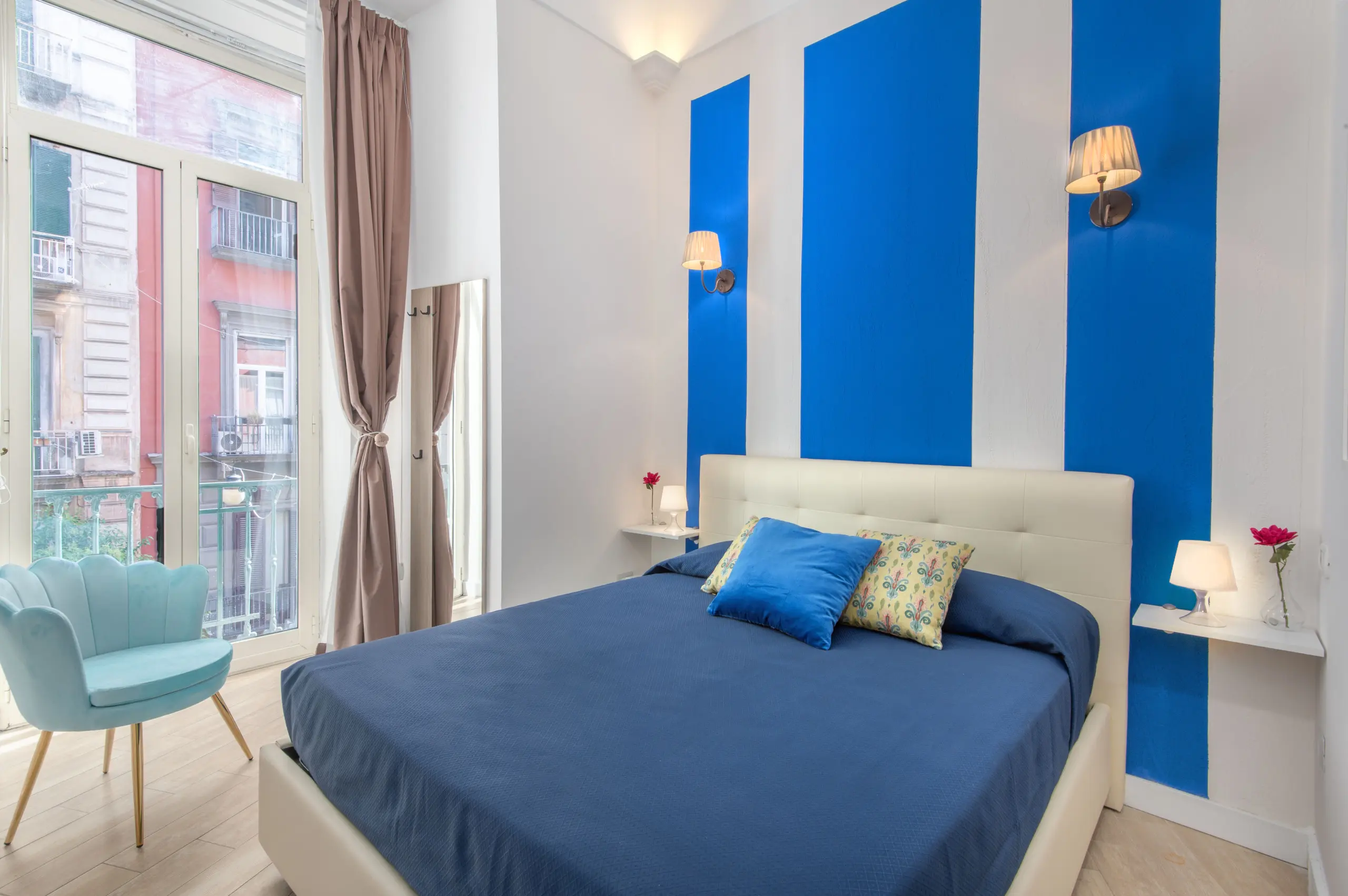 Camera blu di Maison Lulù a Napoli
